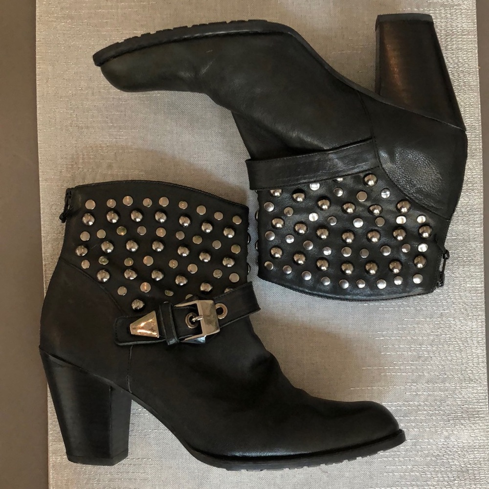 Stuart Weitzman Cityslicker Studded Ankle Boot 10M